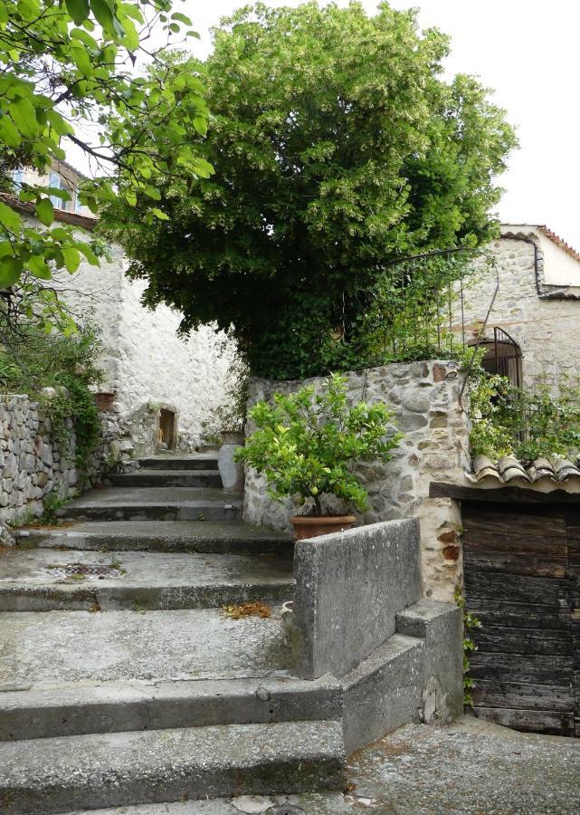 Les Vieux Murs Montfort  Zewnętrze zdjęcie